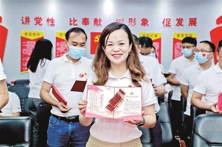 深圳振华富电子有限公司肖倩,理工女的华丽蜕变