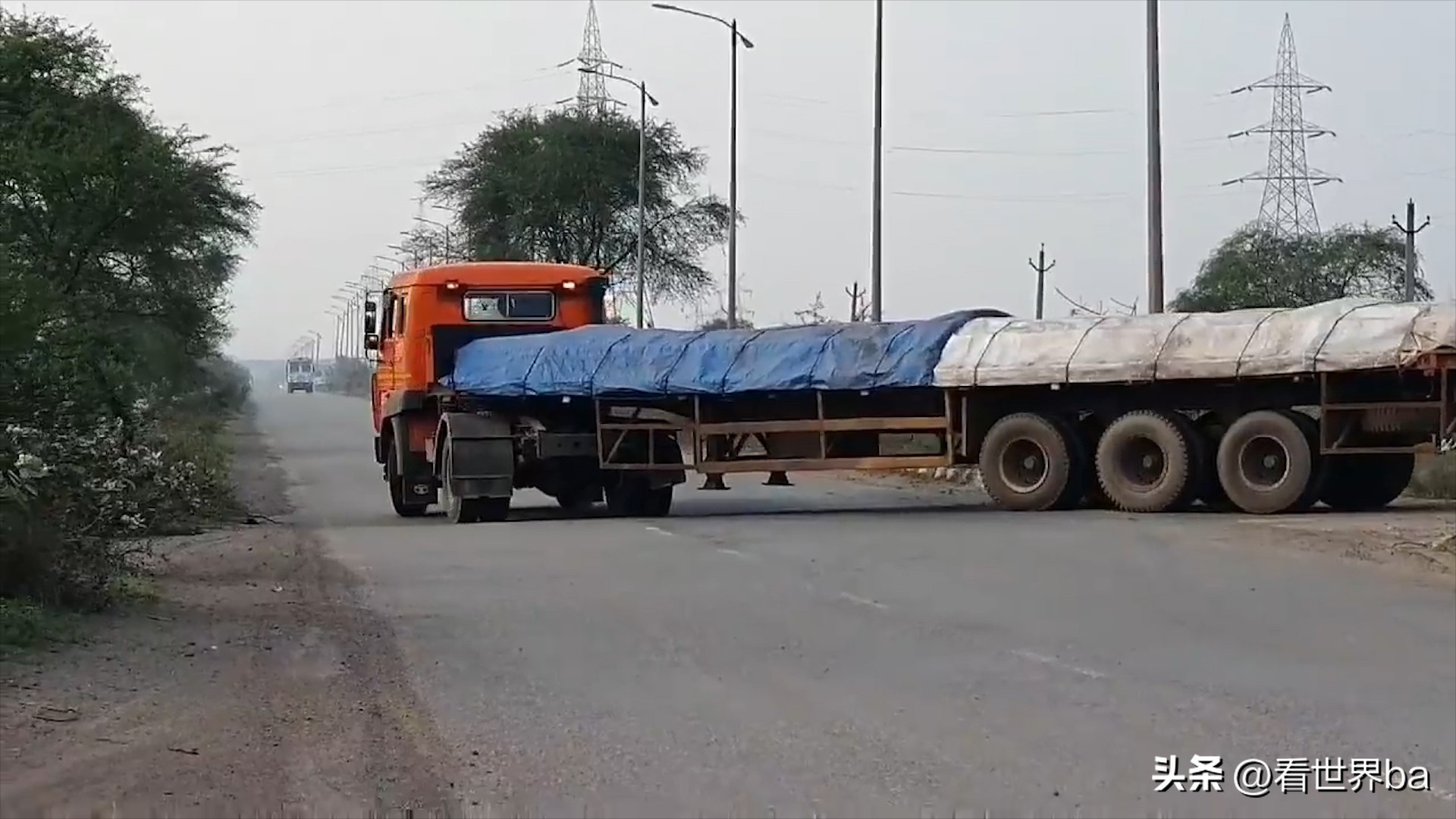 印度女司机开沃尔沃卡车,印度硬核女司机