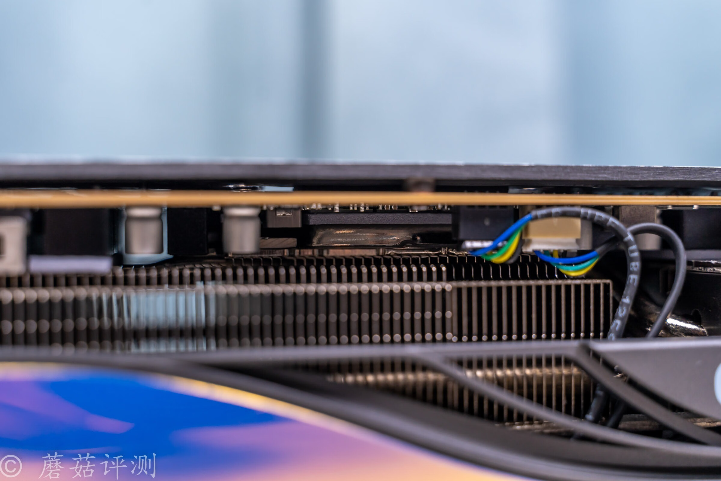 外观精致，散热优秀，适合干活，索泰RTX4090AMP显卡评测