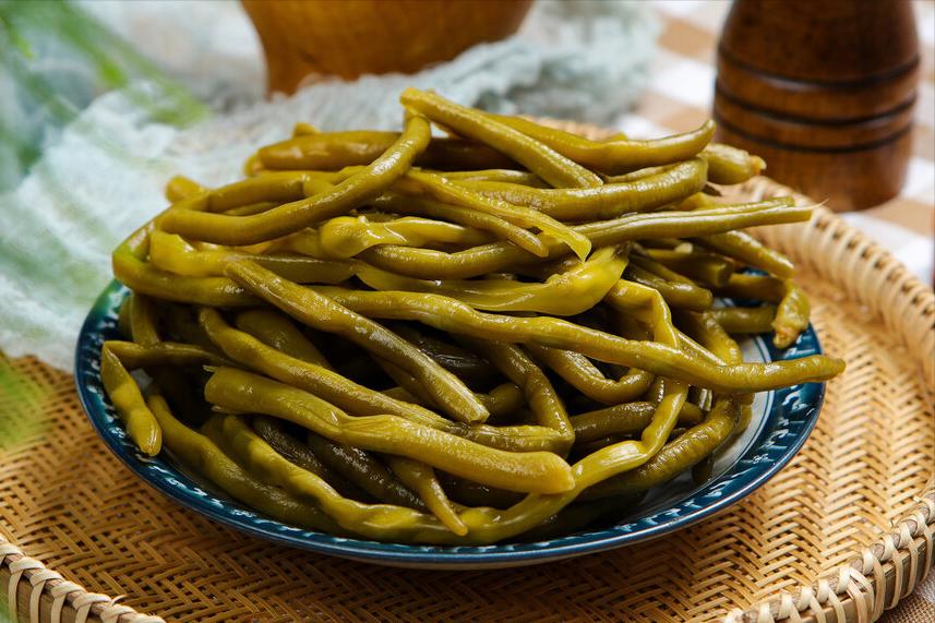 泡椒酸豆角的腌制方法放多少盐,腌酸豆角只加盐和花椒