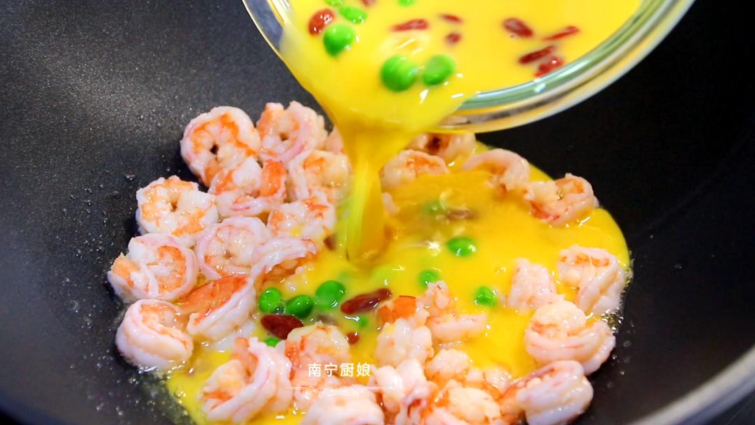 酒店式的滑蛋虾仁,五星级大酒店的滑蛋虾仁做法
