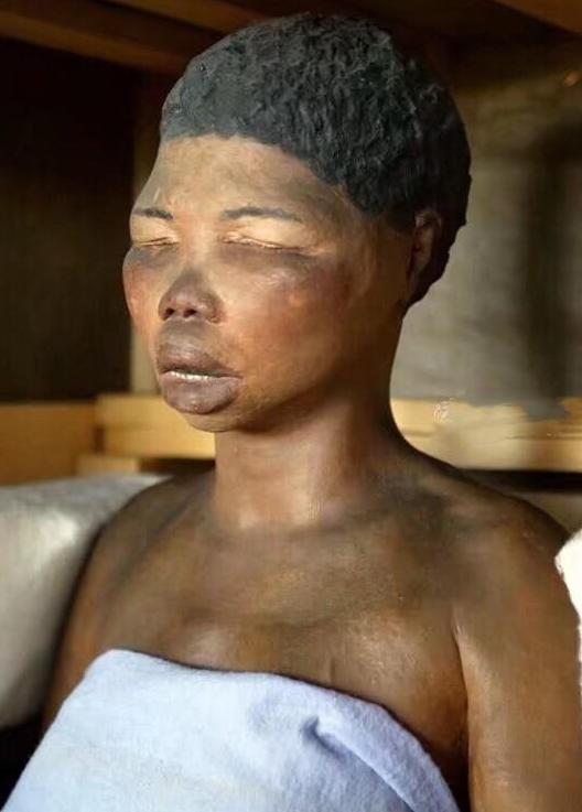 南非女子被骗到欧洲,南非女性被骗200年后回国