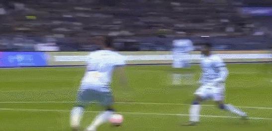 梅西进球c罗滑跪,梅西进球c罗跪滑图