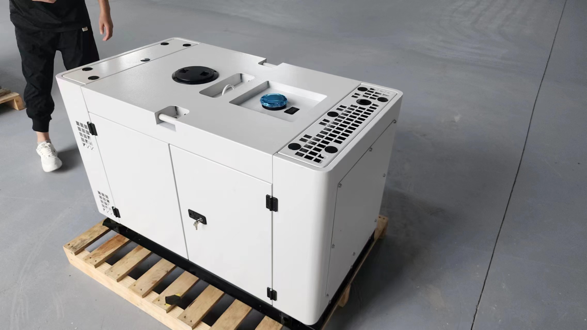 柴油超静音发电机组,箱式静音柴油发电机组