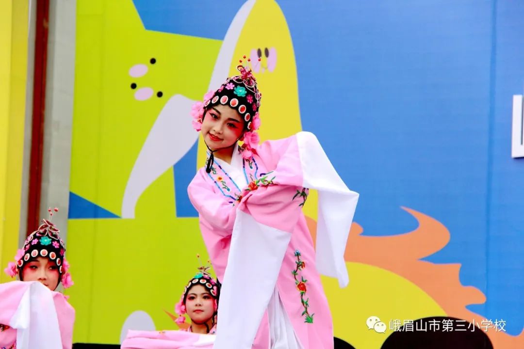 峨眉三小六一儿童节活动,艺展风采2019