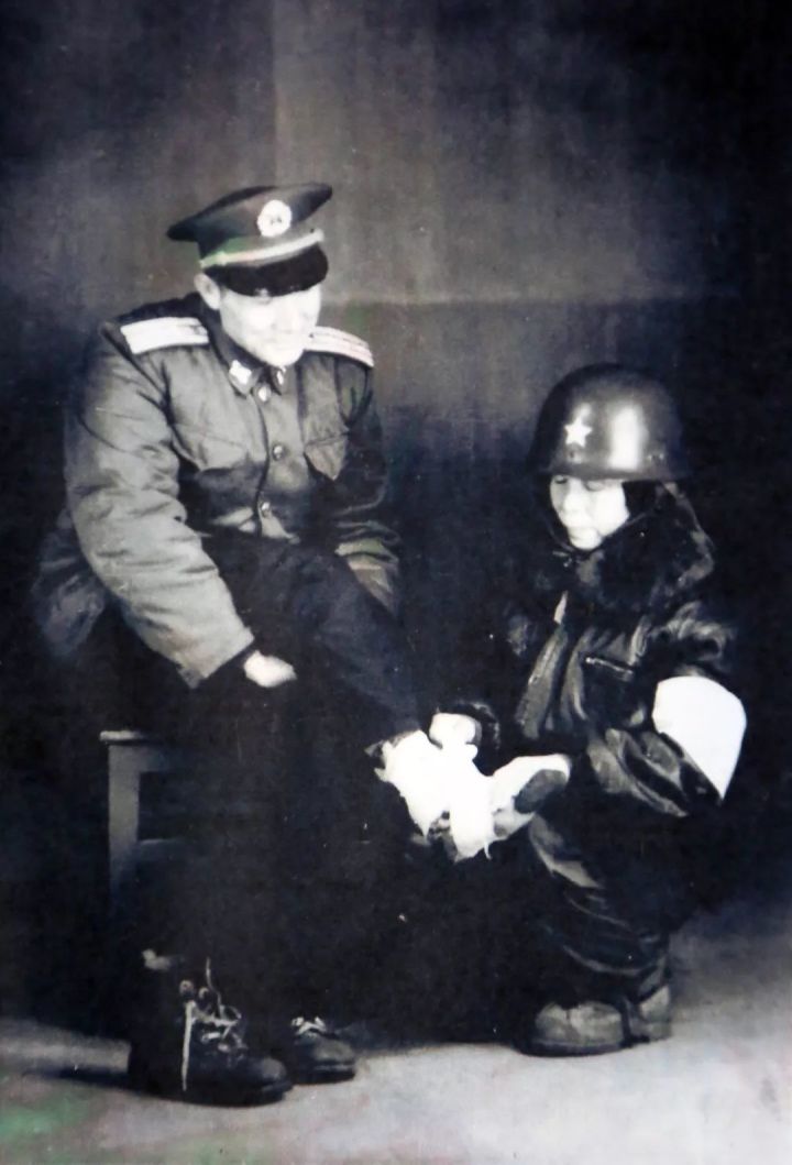 80岁老太捐款5万被劝回,老人转账300万被银行报警真相感人