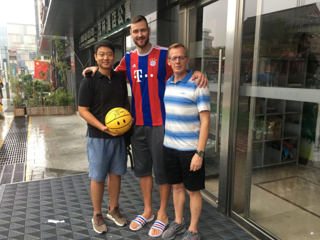 我与足球那些事,全能中锋莫泰尤纳斯