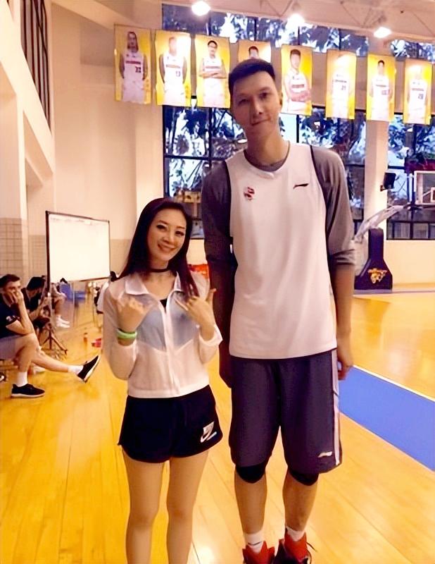 易建联娶老婆了吗,易建联和荆灵爱情故事