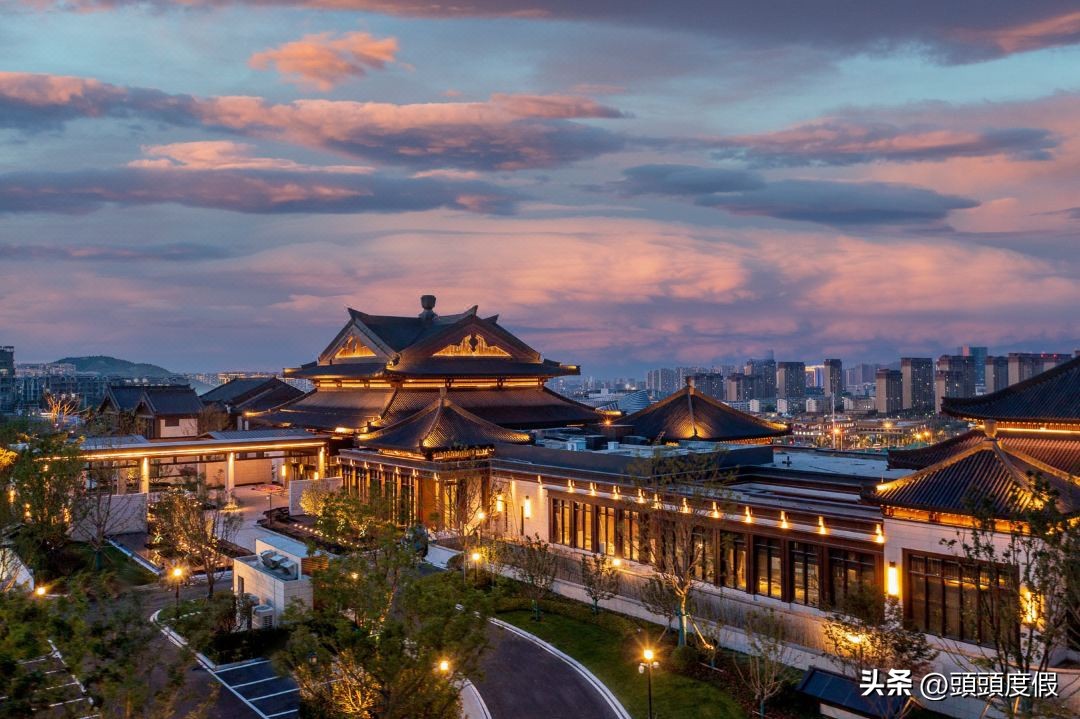 济南前十酒店,趵突泉一城山色半城湖