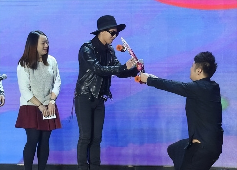 韩国这样做中国人还买账吗？韩星权志龙姐姐在京开店一件外套万元