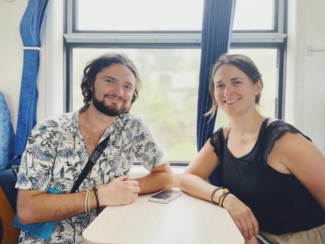 在老挝坐高铁,在老挝的中国高铁