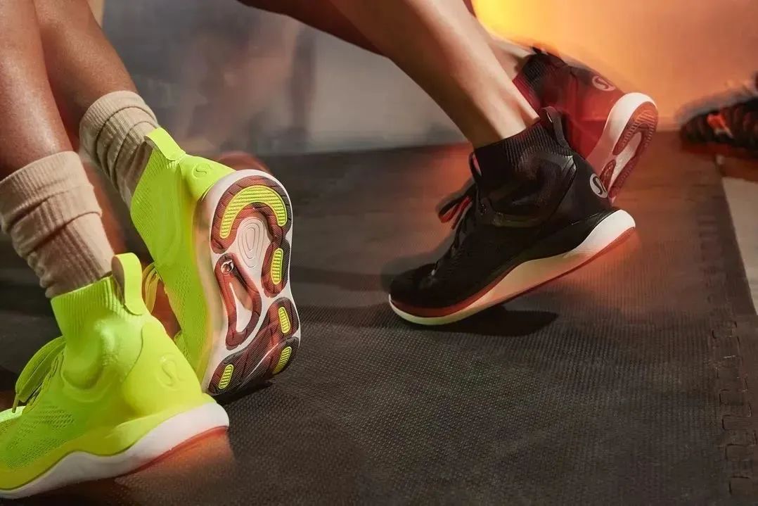 鸿星尔克再捐1亿元款物；斯凯奇二季度收入创历史新高｜行业热点