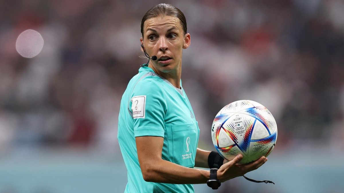 世界杯裁判为何屡受争议,世界杯历史首次有女裁判执法