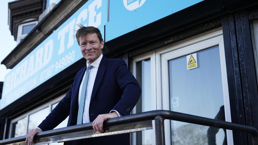 英国房东逐渐卖掉他们的物业；Aldi将再招聘6千名员工；海外资金