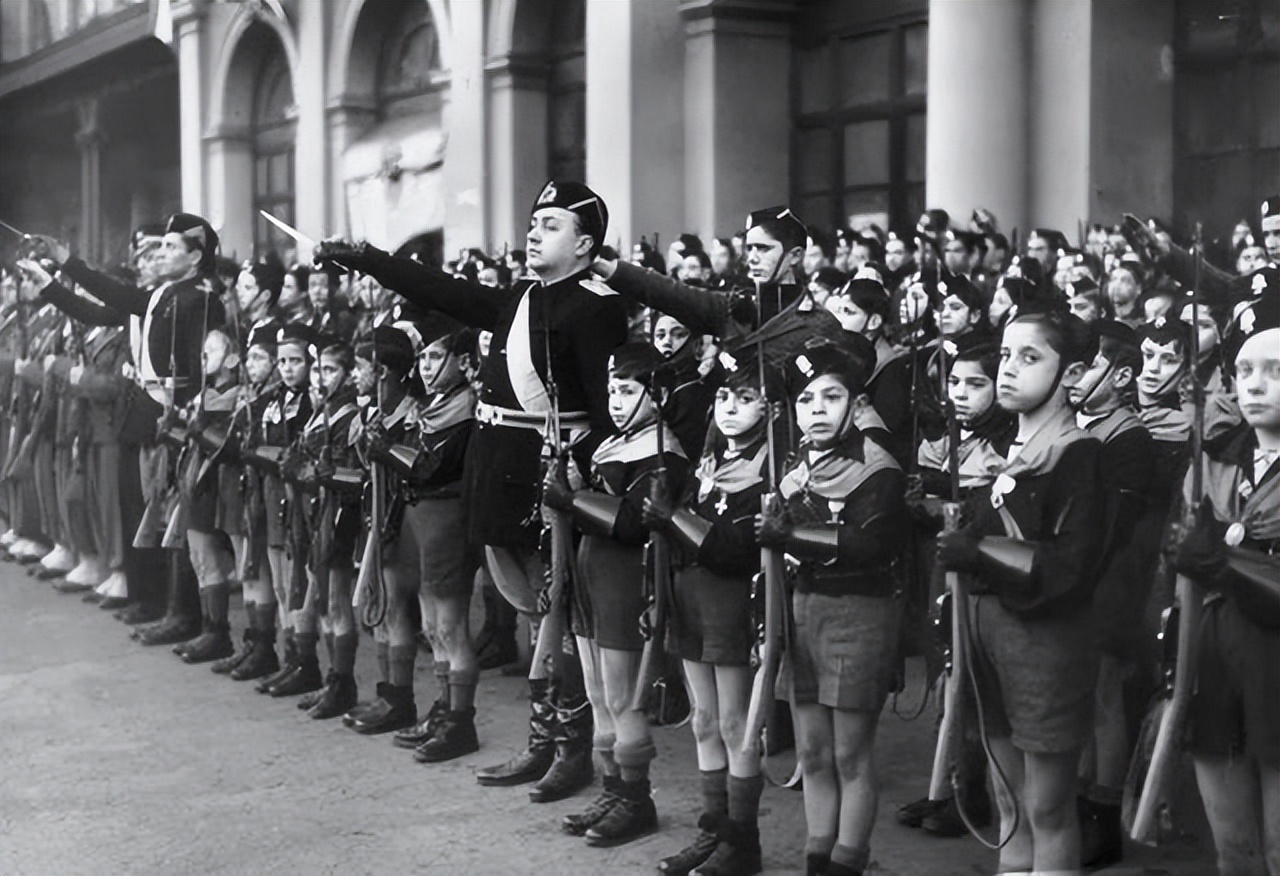 二战时期德国最后的反击,二战德国失败的主要原因两线作战