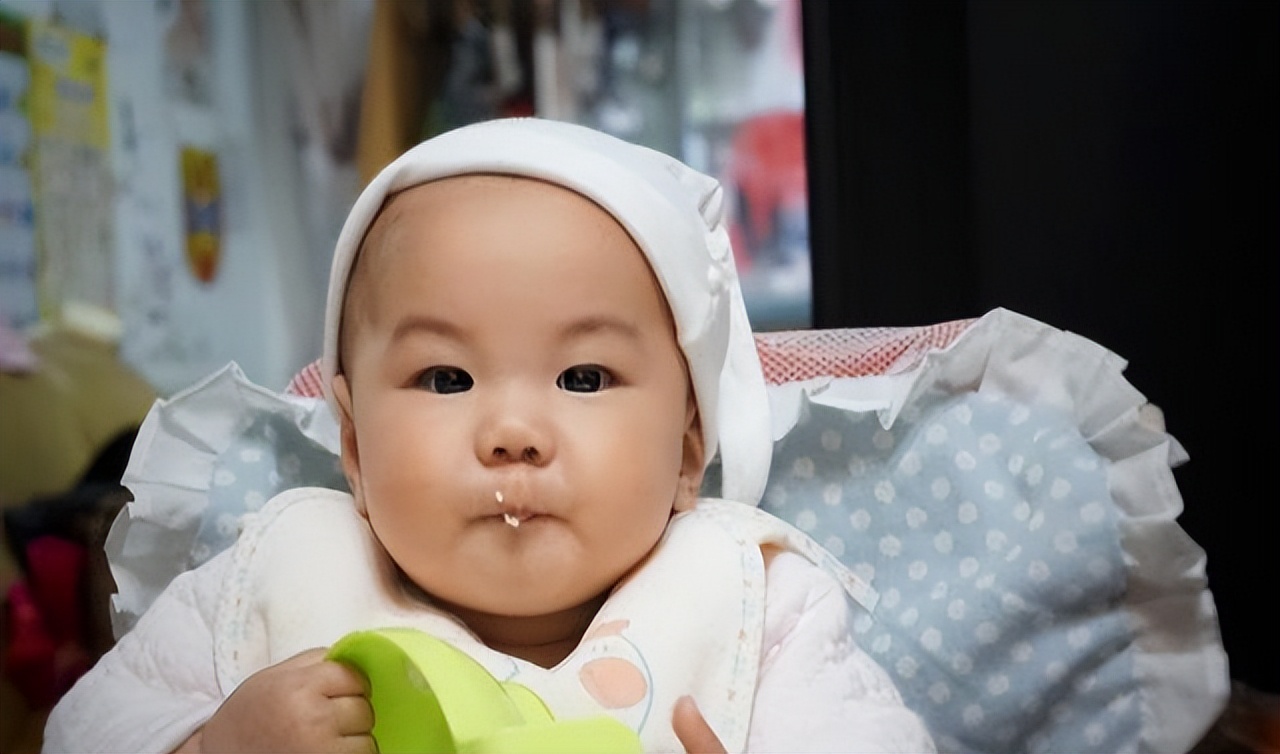 经常乳汁淤积怎么回事,经常溢奶的宝宝怎么选奶粉