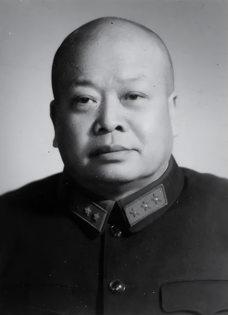 48年谭政开会，台下12个纵队政委大气不敢出，赖传珠：生怕被点名