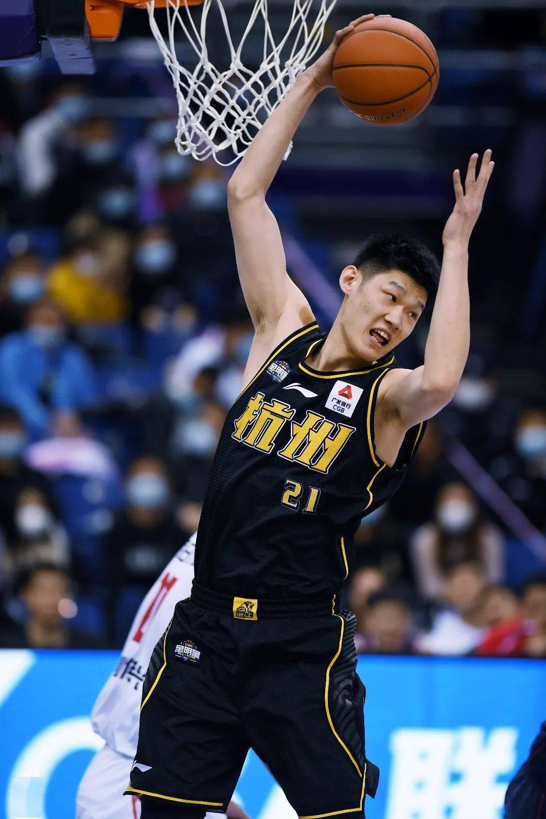 盘点cba历史十大中锋,cba总决赛姚明51分21篮板