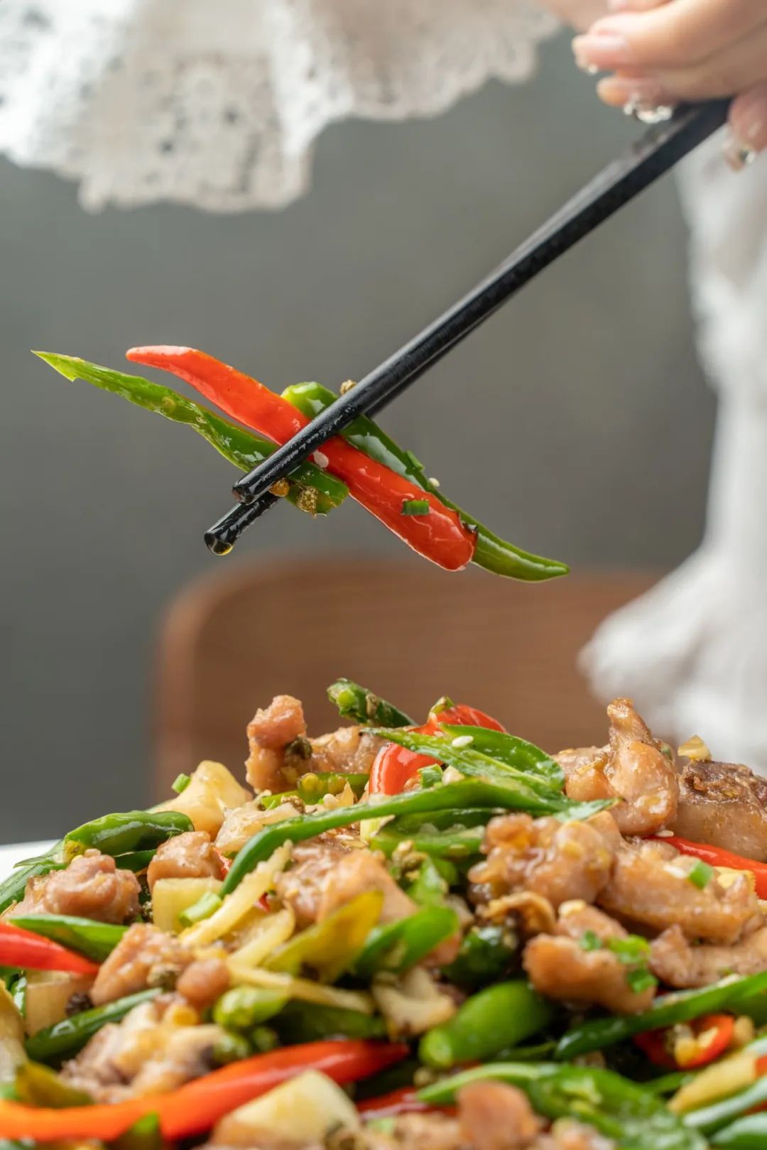 称霸江湖菜23年的“排队神话”又开新店！不讲故事只讲味道