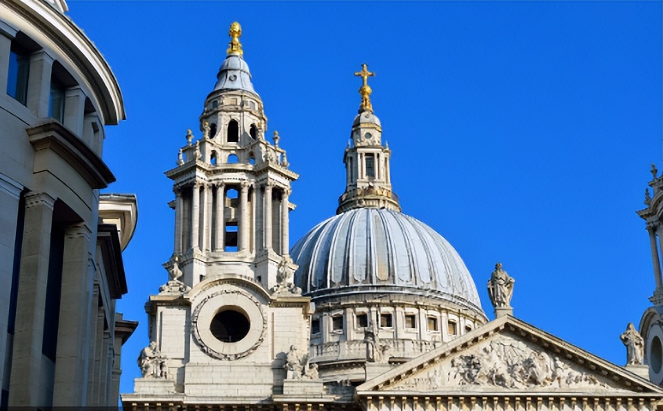 圣卡罗教堂以四座喷泉而闻名，承载着文艺复兴时期的宗教背景