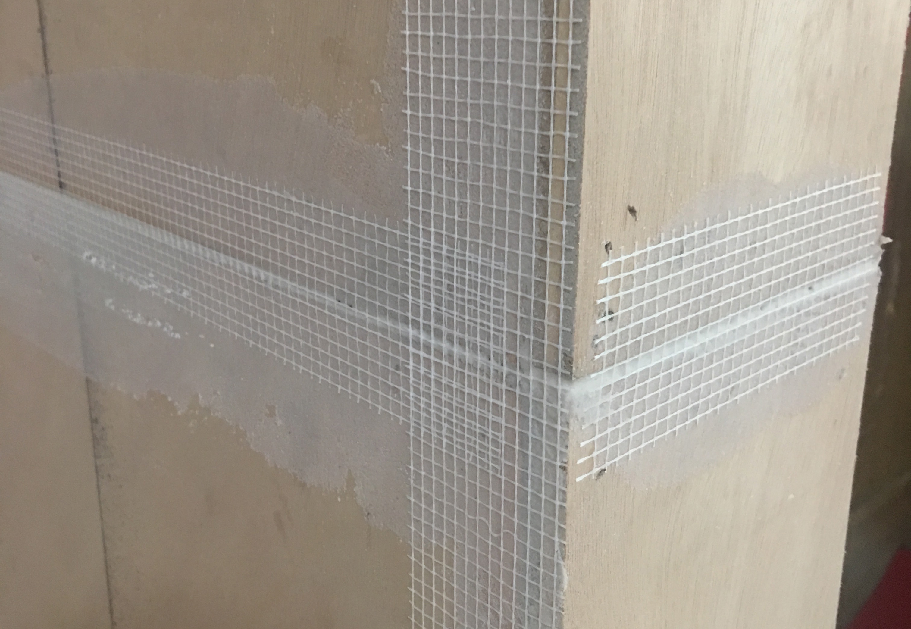 阻燃板刷乳胶漆过程,阻燃板批腻子粉怎样防开裂