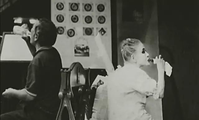 日本*女妓**玛丽，为等到心上人归来，78岁仍靠站街赚钱，受国人敬仰