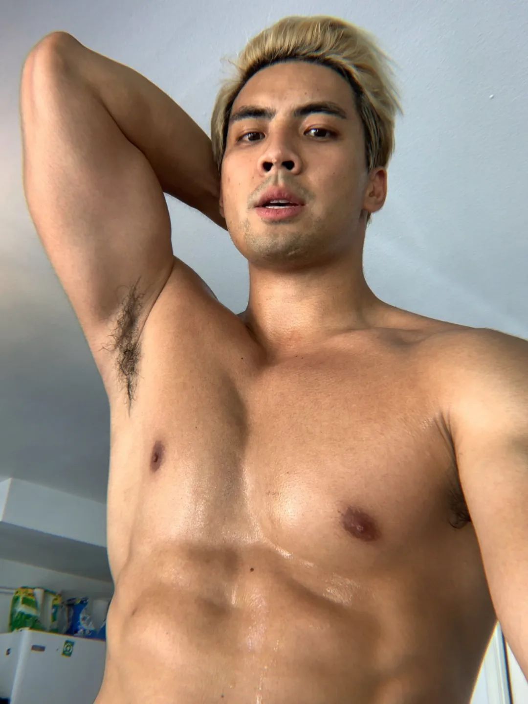 亚裔男星曾做人肉沙包，在好莱坞熬了十年终于出头！