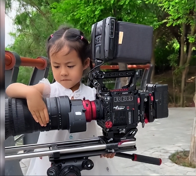 村超小摄影师是哪里人,村超5岁摄影师