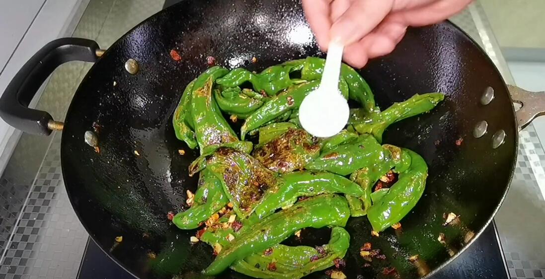 冬天手脚冰凉一定要多吃这个汤,手脚冰冷多吃这几道菜