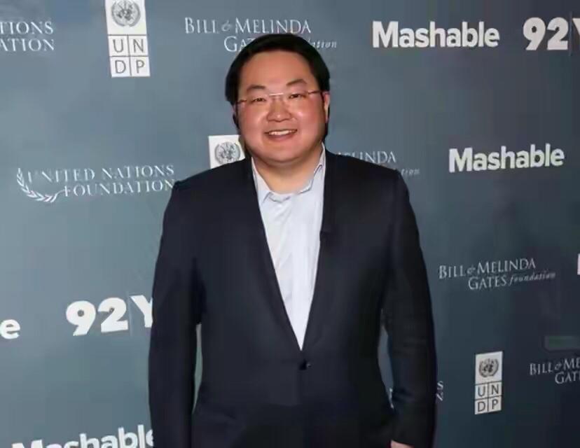 花几十亿骗世界名模,花300亿的华裔富豪