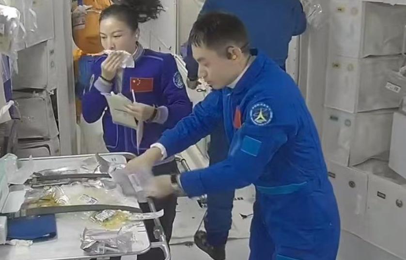 神舟十四号在太空生活视频,神舟14号日常生活视频