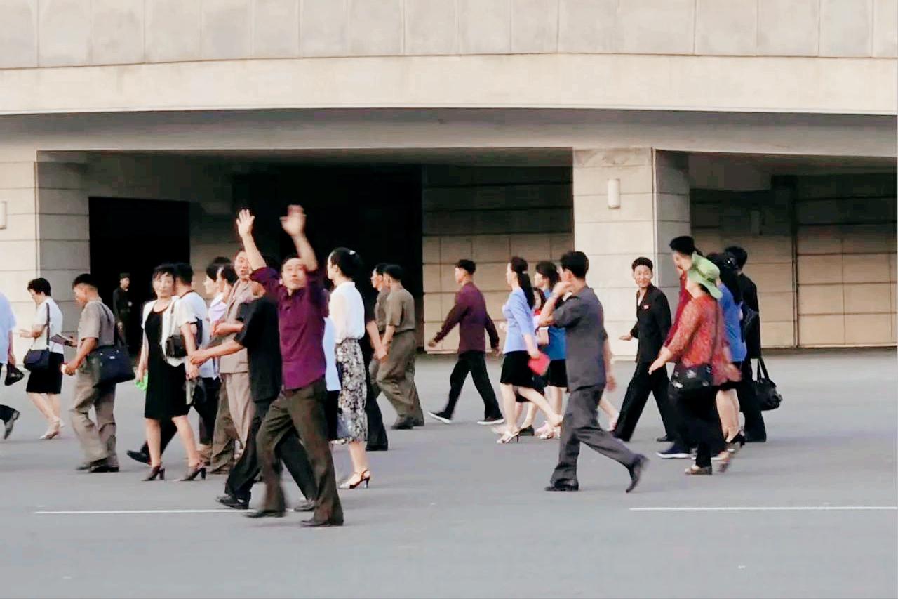 船到朝鲜,船员心心念念的美食终于吃上,美好的朝鲜体验很不一样