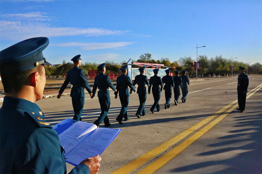 精于业诚于心勤于行,精于心专于业
