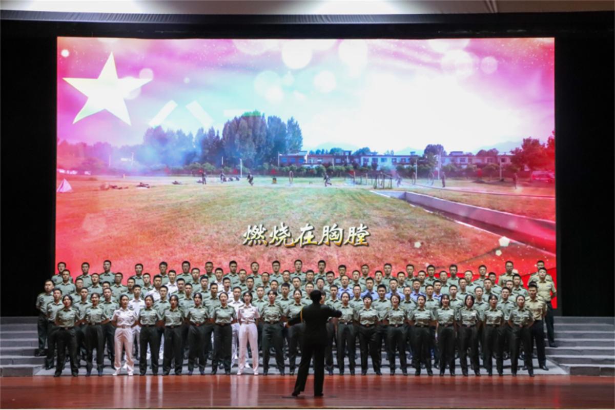 现代学子唱强军战歌,军校合唱强军战歌