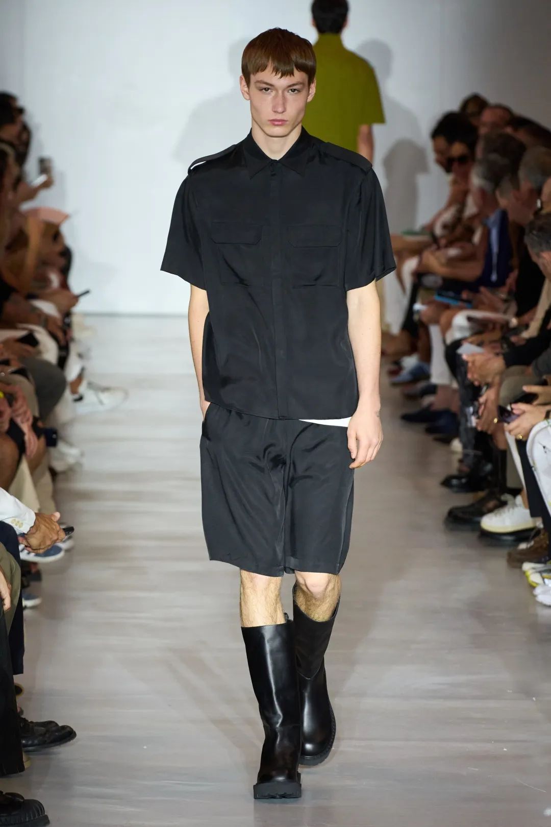 阿玛尼2024米兰春夏时装秀,2024米兰春夏时装周时间表