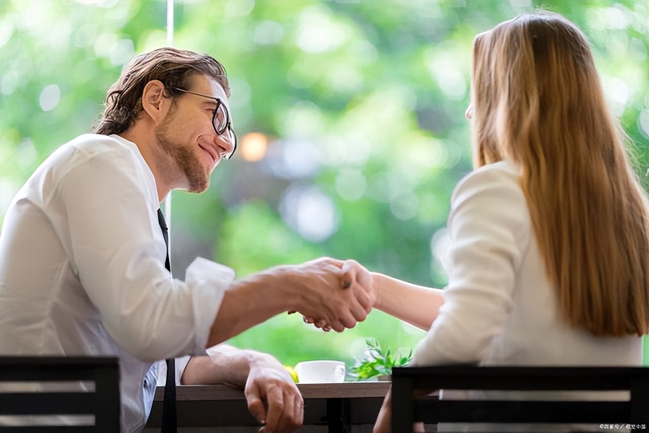 当夫妻相互不信任的时候,夫妻间没有信任还相互防备