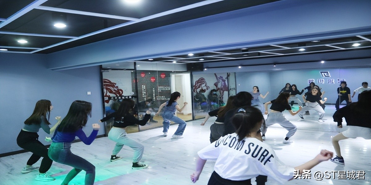 怎样能引导孩子学习街舞,怎么教幼儿启蒙街舞