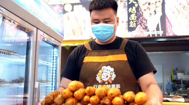 奋斗者正青春丨张品睿:红火的“烧烤人生”