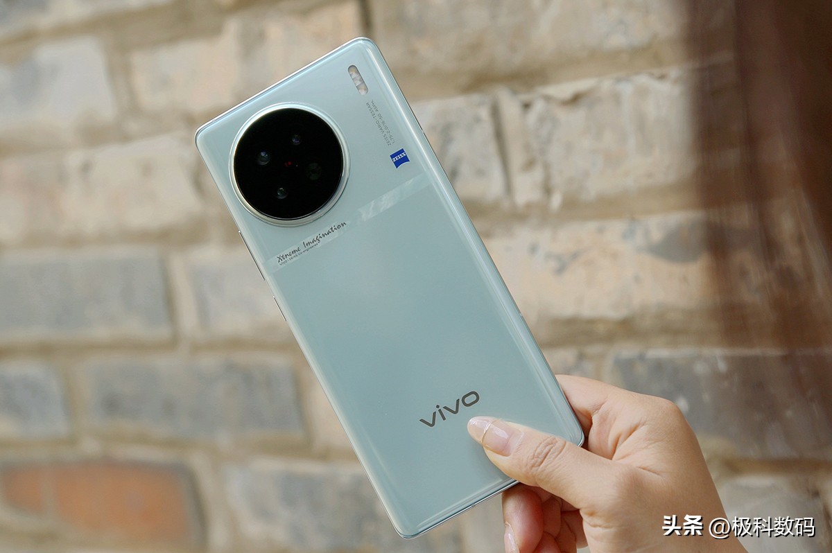 opporeno10+与荣耀90pro拍照对比,opporeno10pro和荣耀x90哪个好