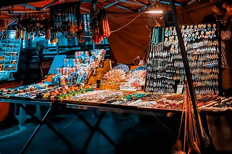 摆地摊日入9000吗,摆地摊日入九千