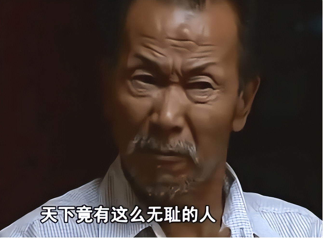 甘肃一女学生遭老师强奸，老师出狱后，女学生下跪：对不起我错了