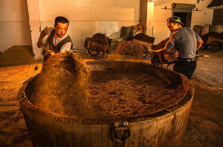 无论去谁家喝酒，这3件事切记不要做，不然再好的感情也会破裂