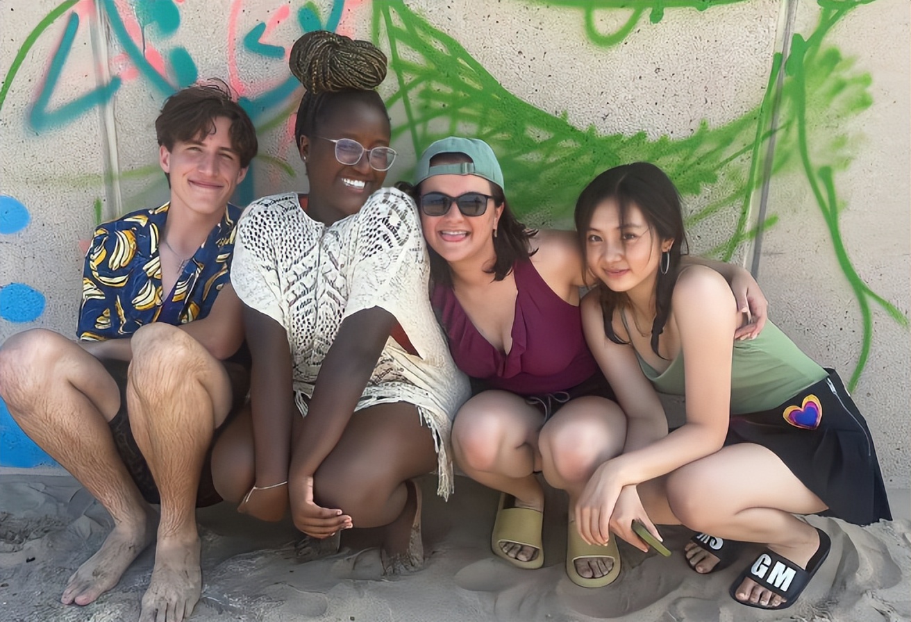 黄磊的女儿穿情侣装,黄磊女儿出国留学