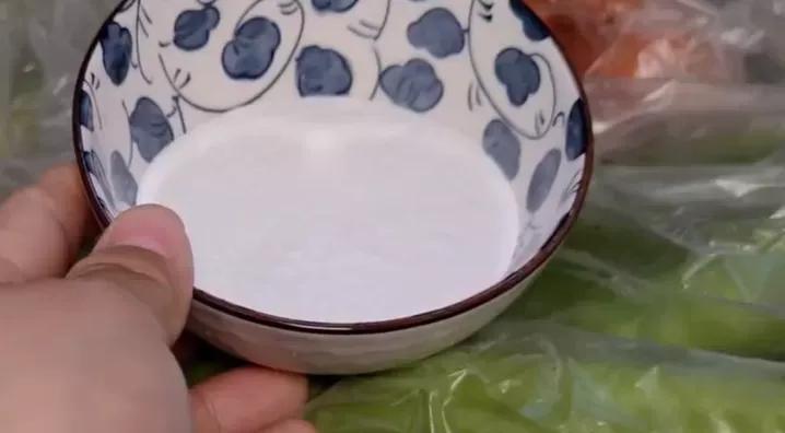 快学！冰箱里放一个它，异味再也不会扑鼻而来，放多少剩菜都不怕