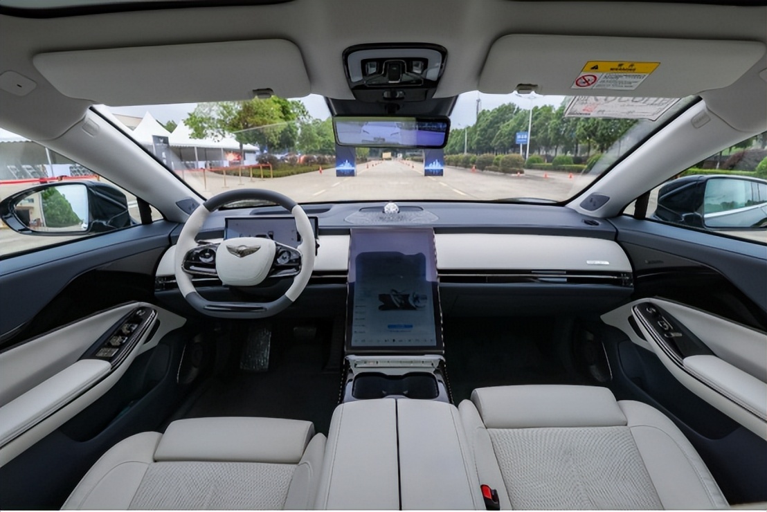 纯电续航1000公里远航y6表现如何,远航汽车y6发布会