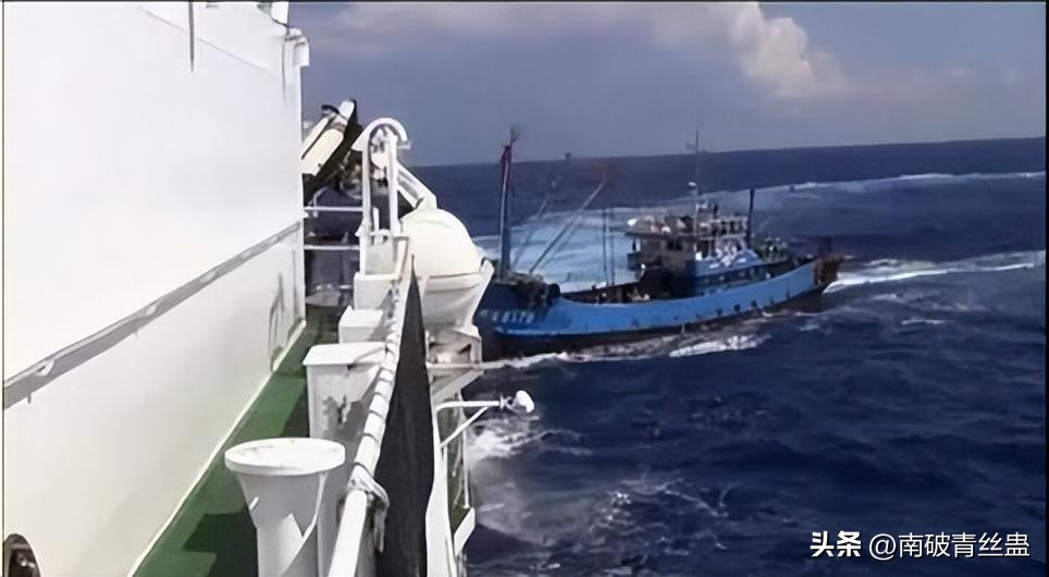 日本军舰潜入我国领海,胁迫中国渔民,詹其雄:敢来我就敢撞!