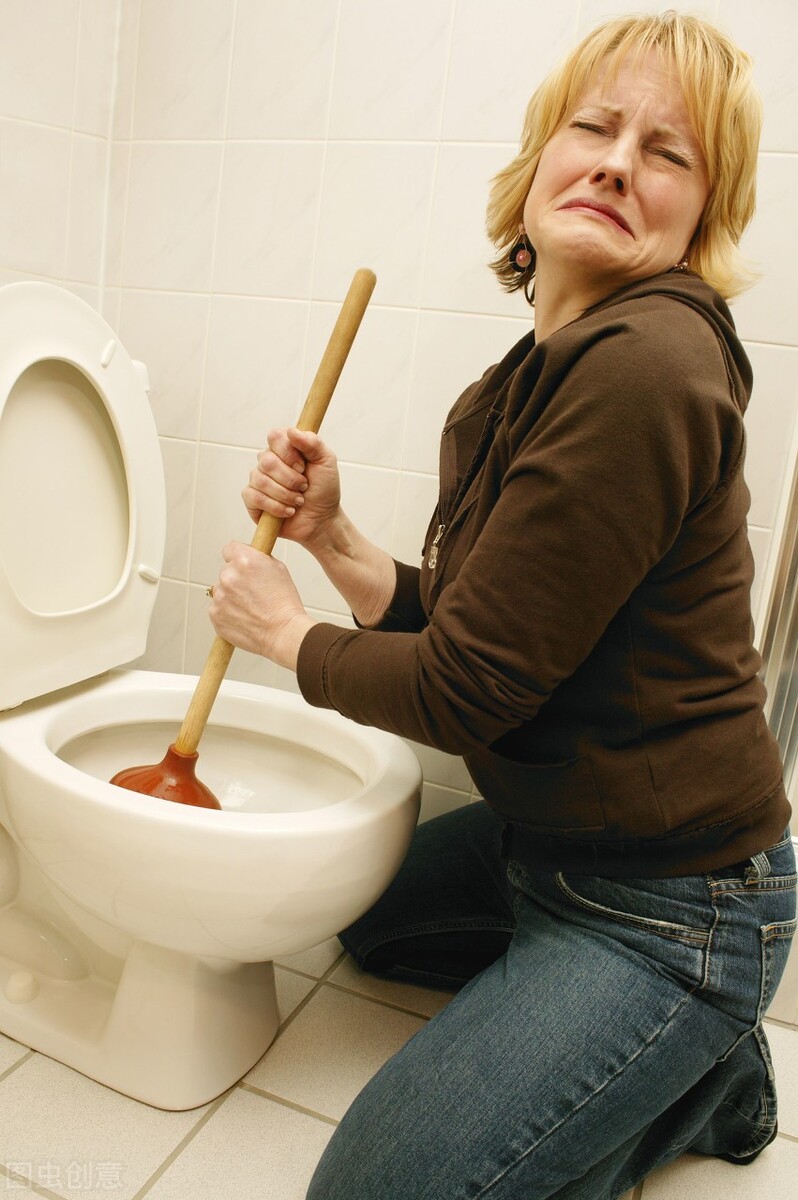 卫生间阴天反味是什么原因,厨房开抽油烟机卫生间反味道