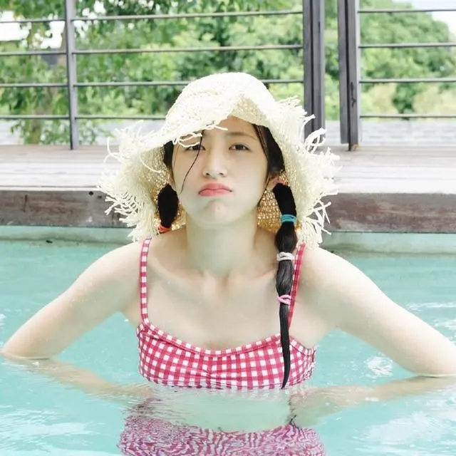 曝90后Z姓女星两面派，外表清纯，实际上是“当三专业户”