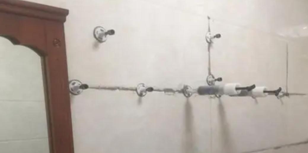 卫生间墙面瓷砖空鼓是谁的责任,卫生间做防水墙面有空鼓怎么办