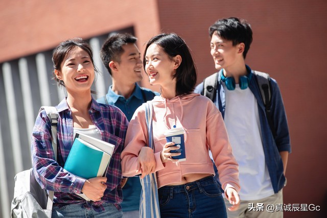 毕业后文科生理科生差距,高中理科生和文科生的差距